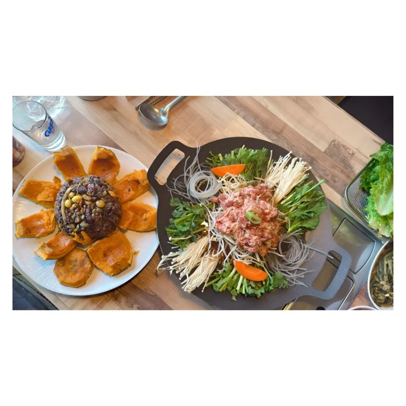 양평 예마당의 대표 메뉴인 단호박 영양 통밥과 소불고기 상차림